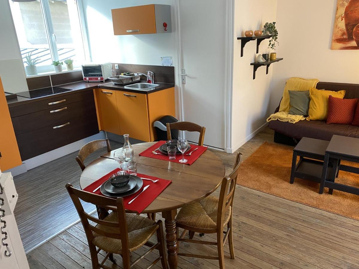 Charmant T2 Central Avec Wifi, A 15 Min Des Thermes, Parking Gratuit, Lave-Linge Et Seche-Linge Communs - Fr-1-541-98 Apartment La Roche-Posay Bagian luar foto