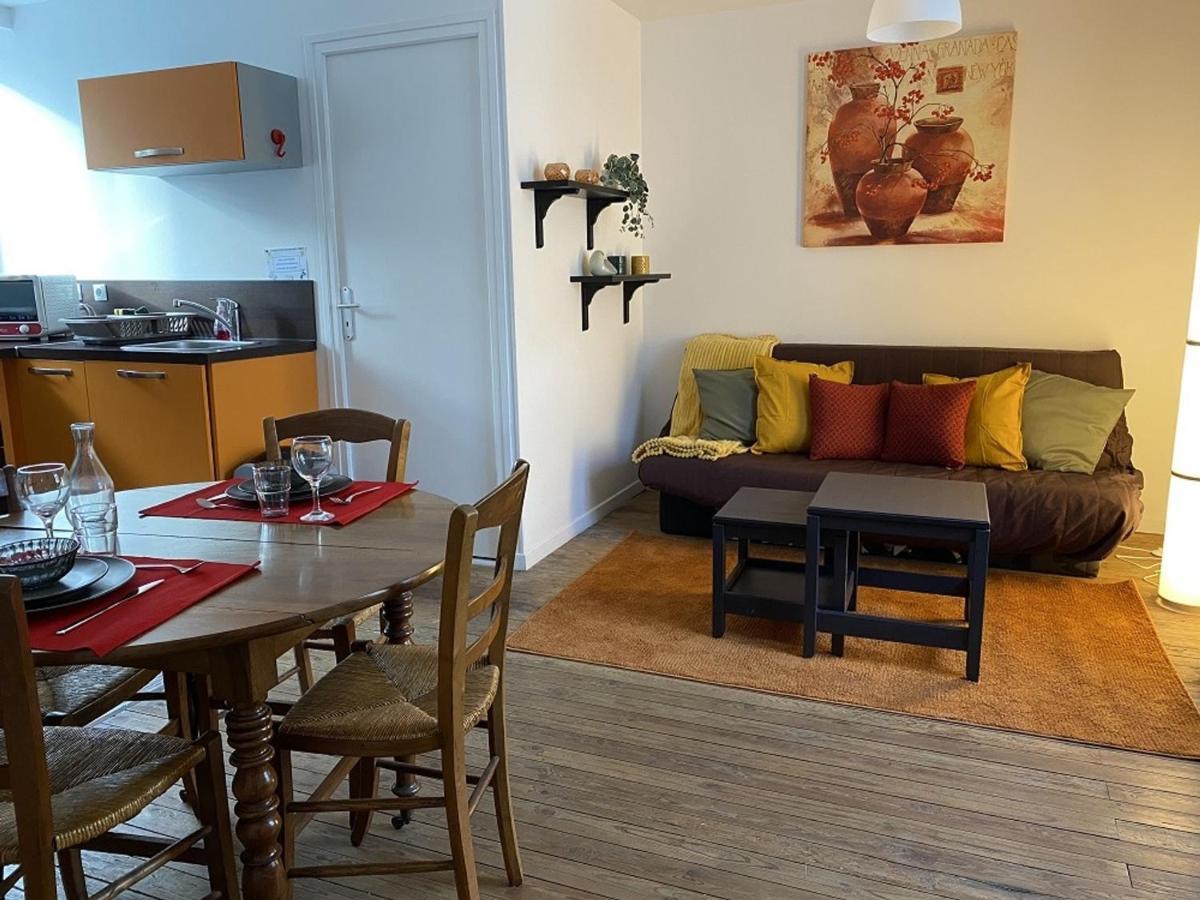 Charmant T2 Central Avec Wifi, A 15 Min Des Thermes, Parking Gratuit, Lave-Linge Et Seche-Linge Communs - Fr-1-541-98 Apartment La Roche-Posay Bagian luar foto