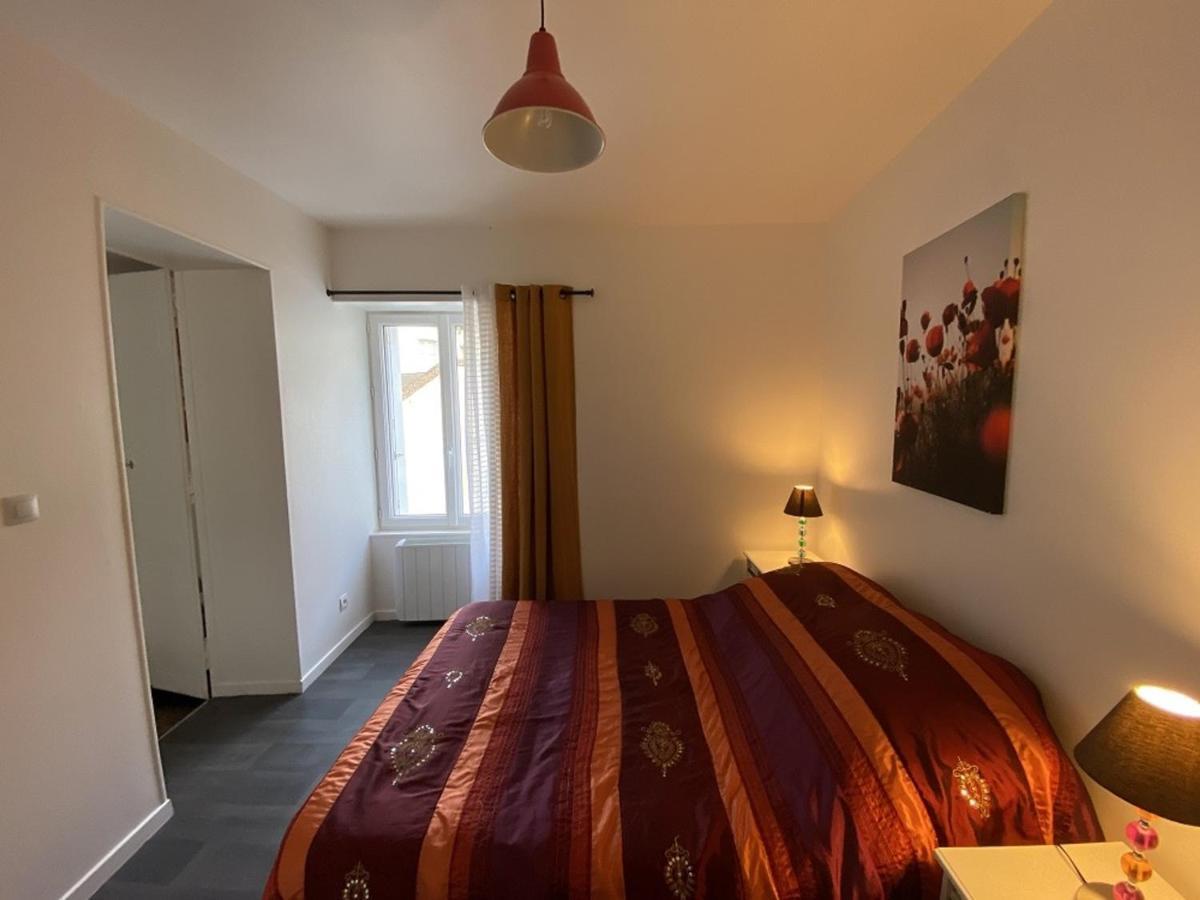 Charmant T2 Central Avec Wifi, A 15 Min Des Thermes, Parking Gratuit, Lave-Linge Et Seche-Linge Communs - Fr-1-541-98 Apartment La Roche-Posay Bagian luar foto