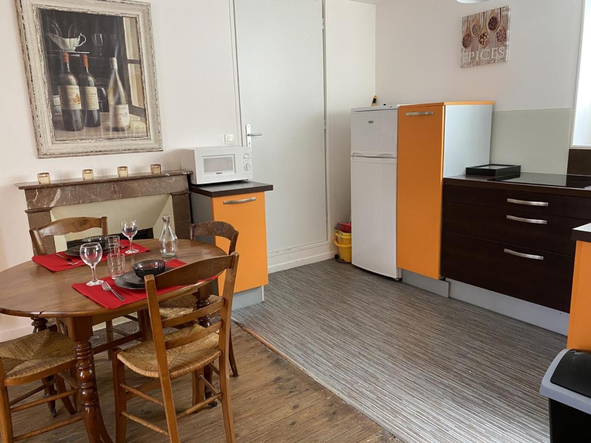 Charmant T2 Central Avec Wifi, A 15 Min Des Thermes, Parking Gratuit, Lave-Linge Et Seche-Linge Communs - Fr-1-541-98 Apartment La Roche-Posay Bagian luar foto