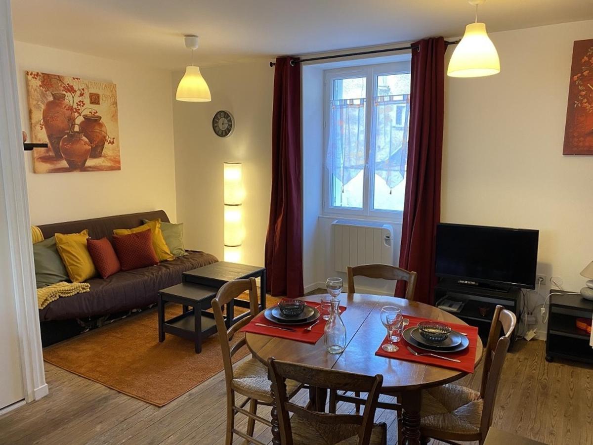 Charmant T2 Central Avec Wifi, A 15 Min Des Thermes, Parking Gratuit, Lave-Linge Et Seche-Linge Communs - Fr-1-541-98 Apartment La Roche-Posay Bagian luar foto