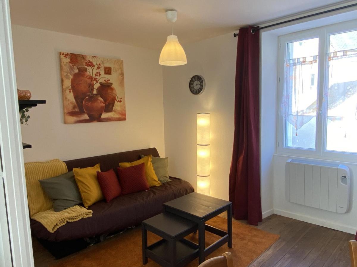 Charmant T2 Central Avec Wifi, A 15 Min Des Thermes, Parking Gratuit, Lave-Linge Et Seche-Linge Communs - Fr-1-541-98 Apartment La Roche-Posay Bagian luar foto