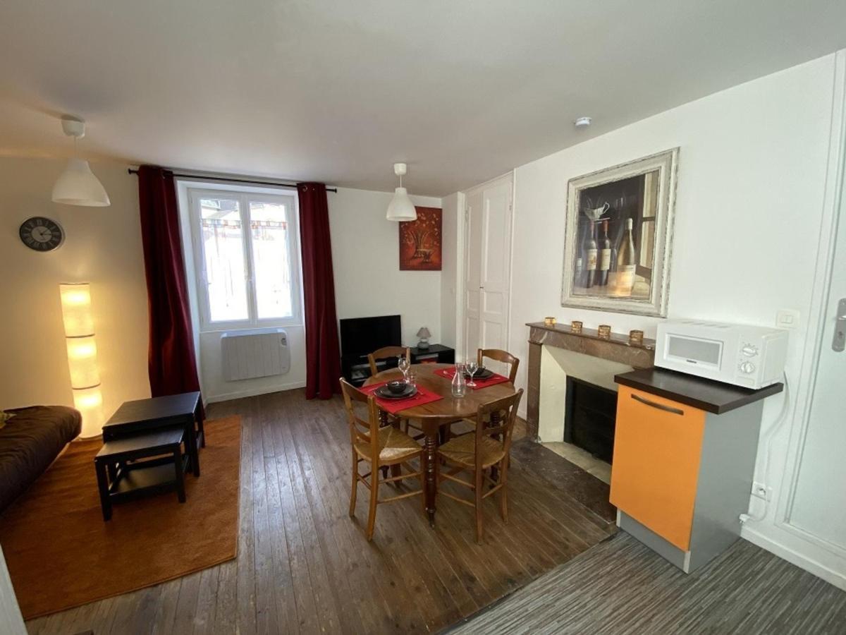 Charmant T2 Central Avec Wifi, A 15 Min Des Thermes, Parking Gratuit, Lave-Linge Et Seche-Linge Communs - Fr-1-541-98 Apartment La Roche-Posay Bagian luar foto